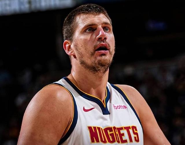 IM电竞最新下载iOS-约基奇技术犯规送分，曼联主帅怒摔战术板！