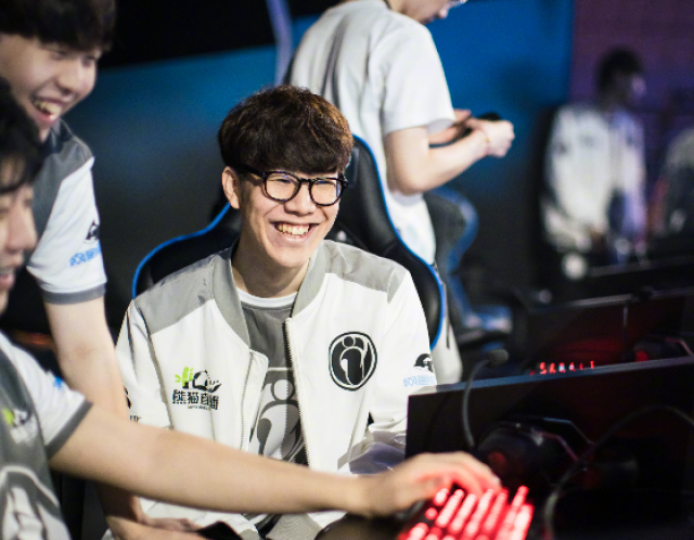 IM电竞最新下载手机版-TheShy重要时刻重返赛场，曼联带队取胜！